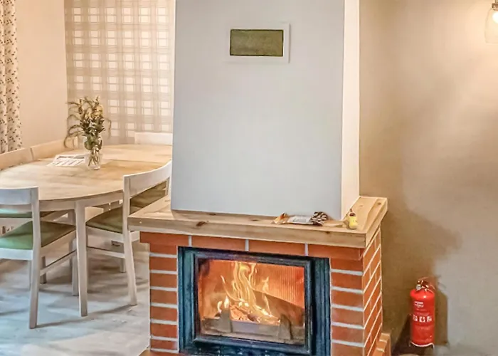 2 Bedroom Awesome In Holiday home *